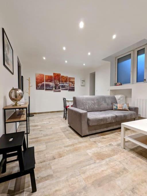 Nationale 7, Route Des Apartment *